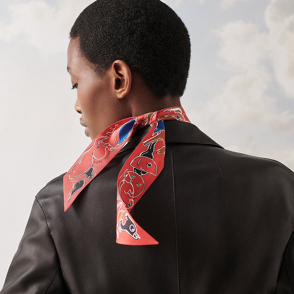 Twilly 《千と一のウサギ》 | Hermès - エルメス-公式サイト Twilly 《千と一のウサギ》 | Hermès - エルメス-公式サイト